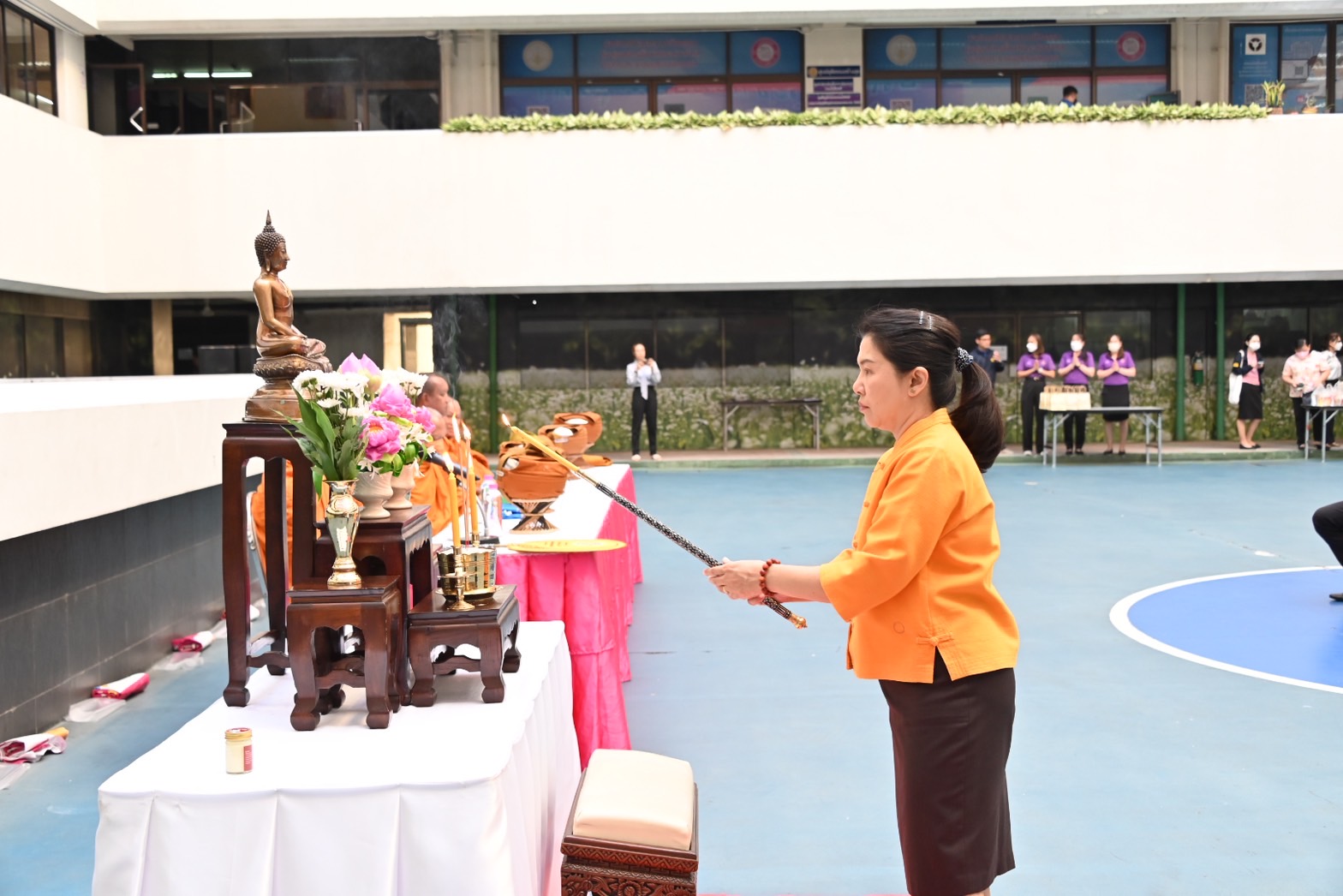 กรมบังคับคดี จัดกิจกรรมทำบุญตักบาตรประจำเดือนธันวาคม 2566